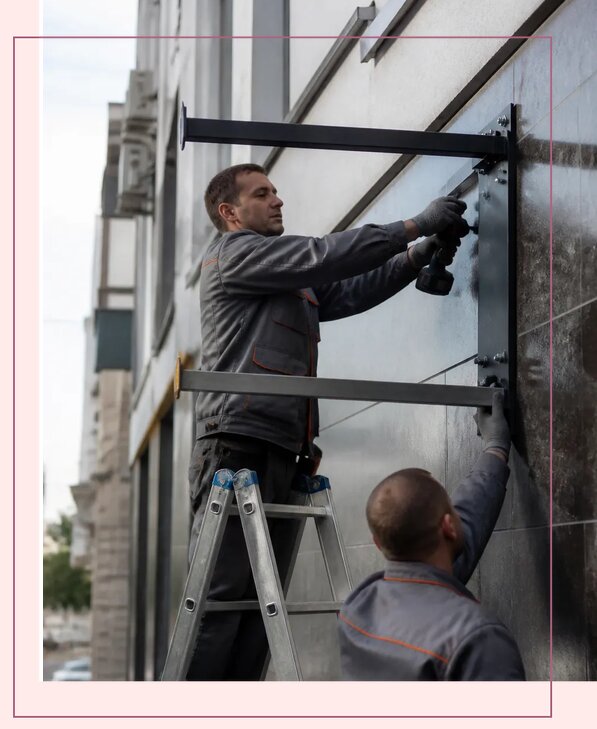 Изготовление и монтаж кронштейна для вывески в Иркутске